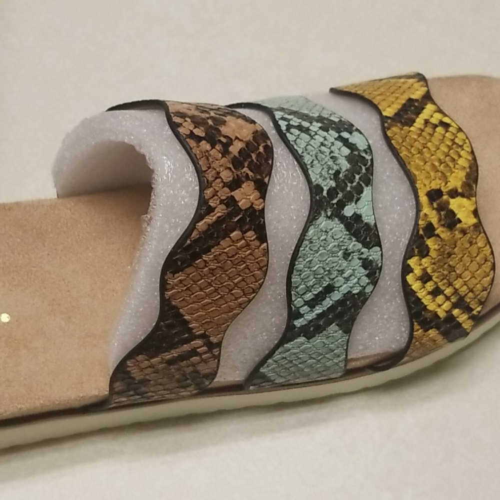 ✪𝐇𝐏✪ 𝗞𝗲𝗻𝘀𝗶𝗲 Snakeskin Sandals - Picture 3 of 10